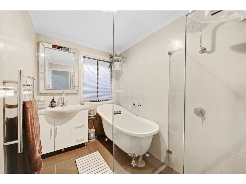 60 Downes Crescent, Currans Hill NSW 2567