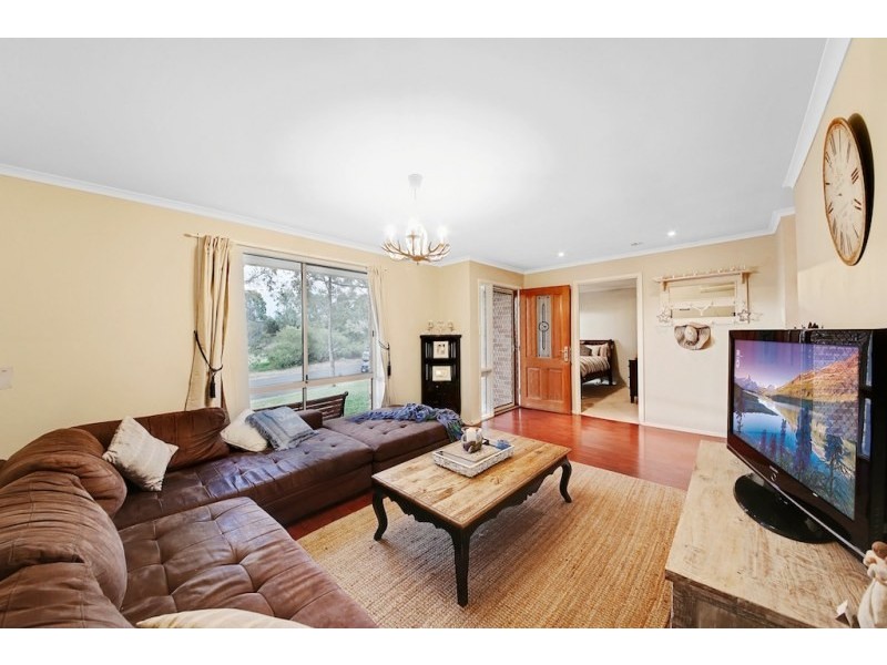 60 Downes Crescent, Currans Hill NSW 2567