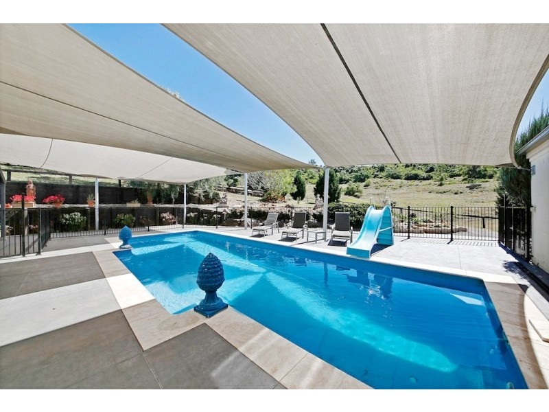 2 Lakeside Drive, Mount Hunter NSW 2570