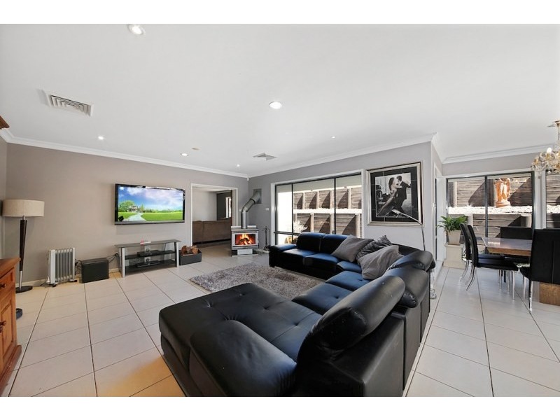 2 Lakeside Drive, Mount Hunter NSW 2570