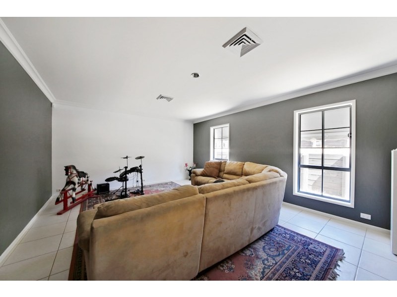 2 Lakeside Drive, Mount Hunter NSW 2570