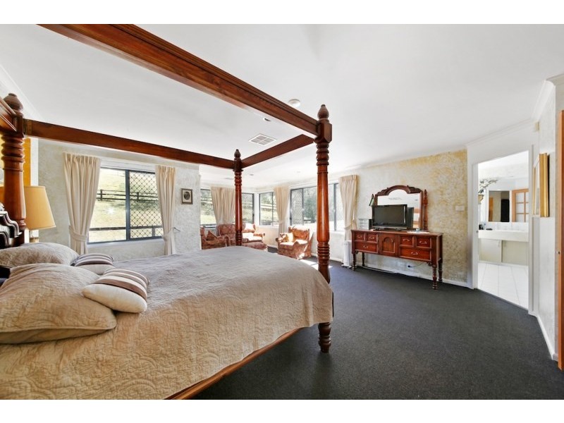 2 Lakeside Drive, Mount Hunter NSW 2570