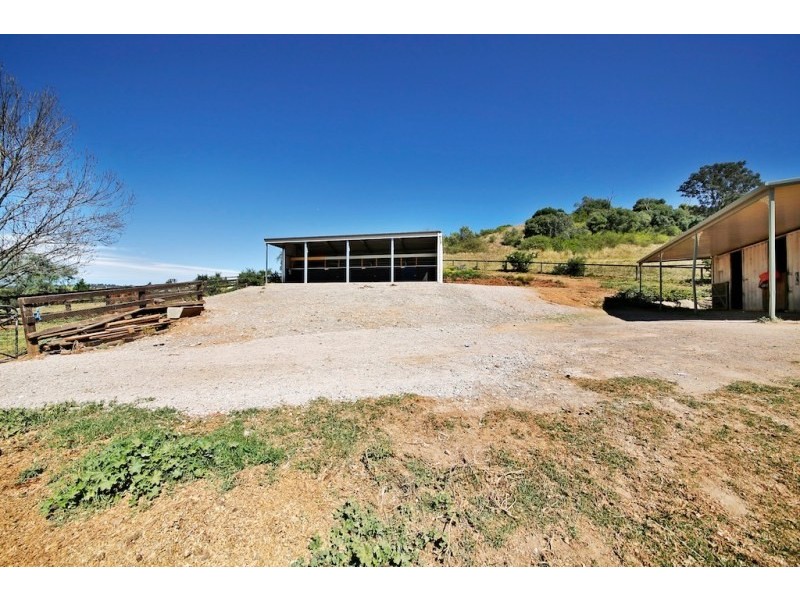 2 Lakeside Drive, Mount Hunter NSW 2570