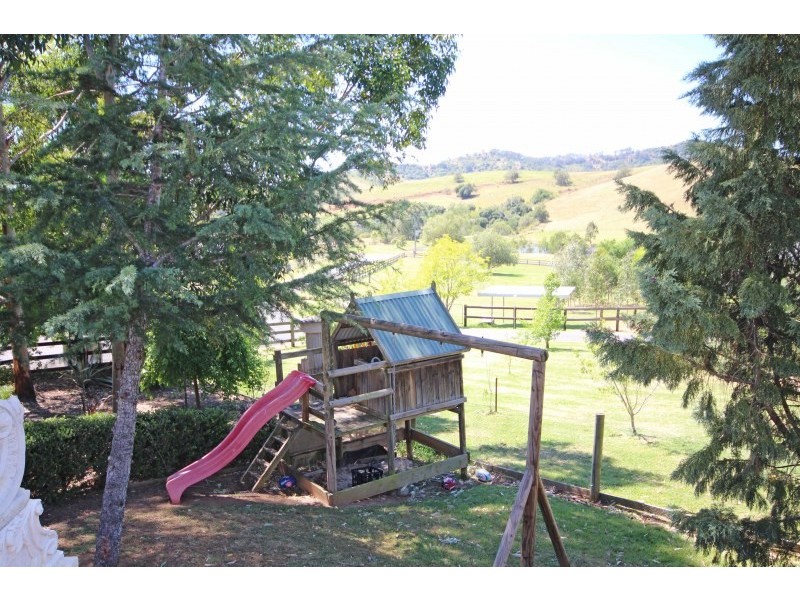 2 Lakeside Drive, Mount Hunter NSW 2570