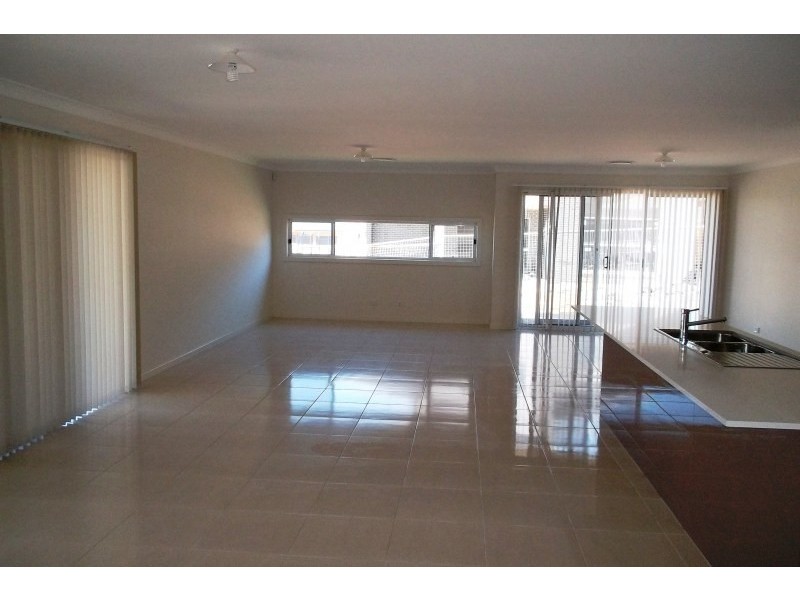 10 Horsley Circuit, Oran Park NSW 2570