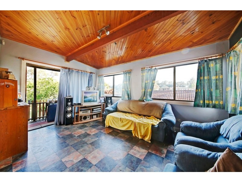 12 John Street, The Oaks NSW 2570