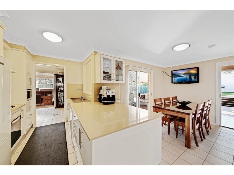 4 Moore Place, Currans Hill NSW 2567