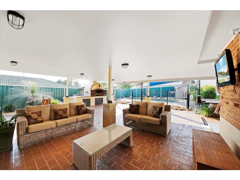 4 Moore Place, Currans Hill NSW 2567