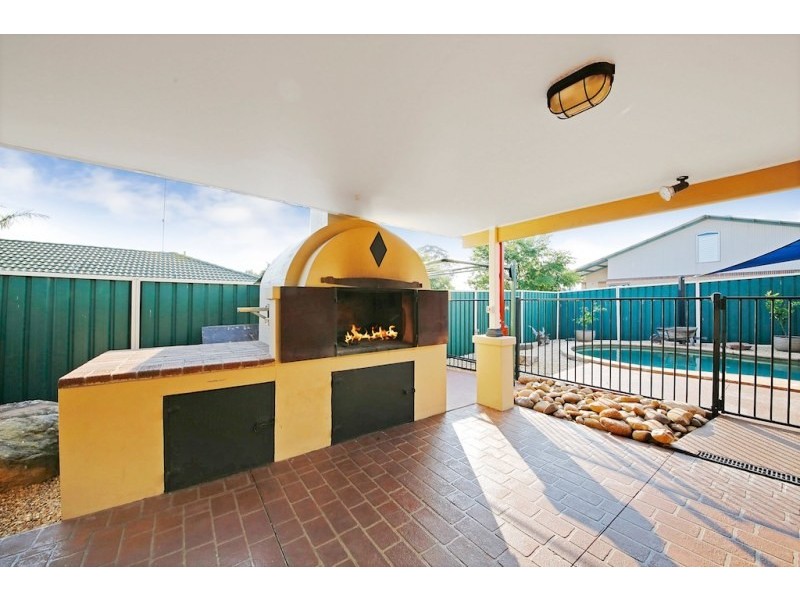 4 Moore Place, Currans Hill NSW 2567