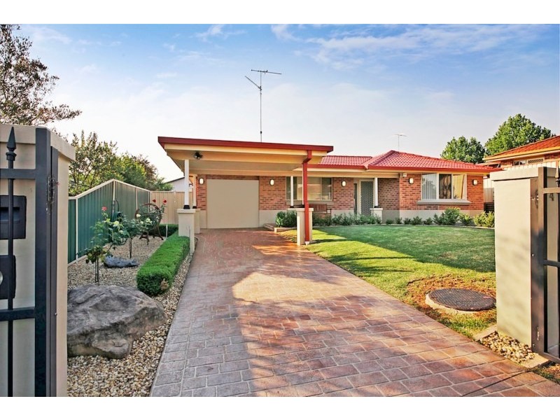 4 Moore Place, Currans Hill NSW 2567
