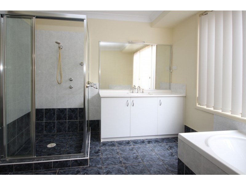 54 Glenfield Drive, Currans Hill NSW 2567