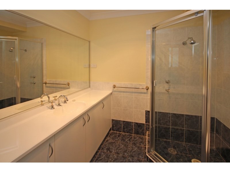 54 Glenfield Drive, Currans Hill NSW 2567