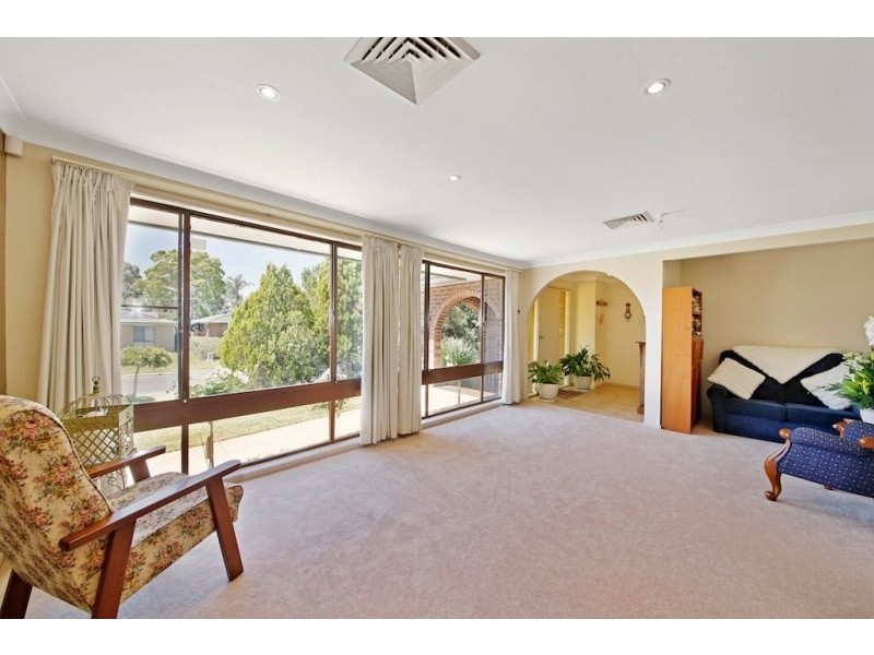 8  Faithful Street, Elderslie NSW 2570