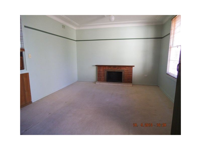 8 Burrawong Crescent, Elderslie NSW 2570