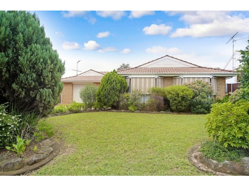 7 Stenhouse Drive, Mount Annan NSW 2567