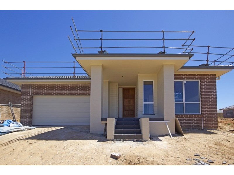 18 Asimus Circuit, Elderslie NSW 2570