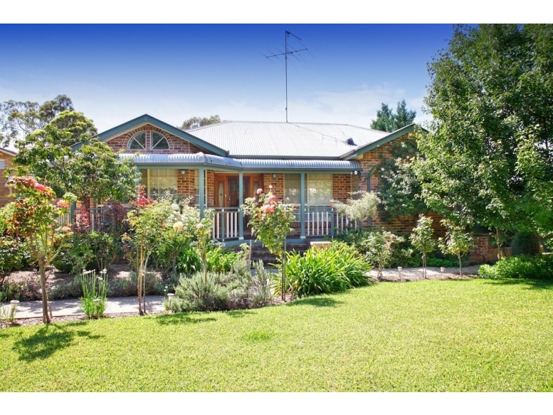 3 Kylie Place, Camden South NSW 2570