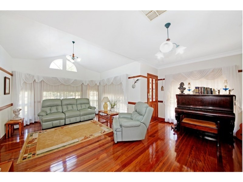 3 Kylie Place, Camden South NSW 2570