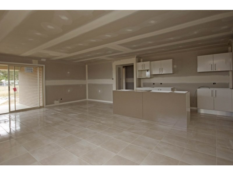 4 Saunders Street, Camden South NSW 2570