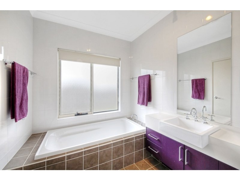 1 Osbourne Street, Elderslie NSW 2570