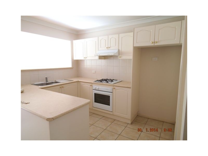 8/92-98 Glenfield Drive, Currans Hill NSW 2567