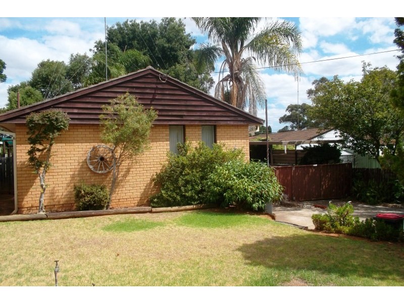 100 Berallier Drive, Camden South NSW 2570