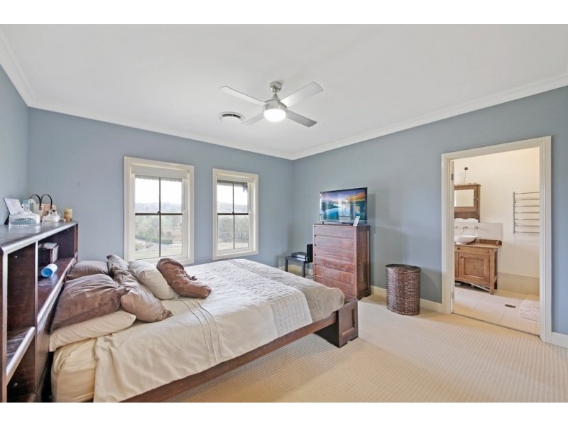 4 Gordon Springs Drive, Glenmore NSW 2570