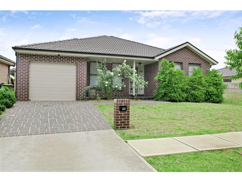 40 Hampshire Boulevard, Spring Farm NSW 2570