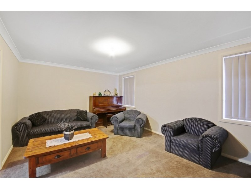 40 Hampshire Boulevard, Spring Farm NSW 2570