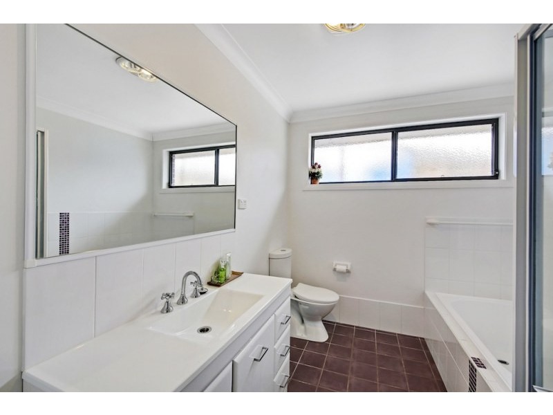 40 Hampshire Boulevard, Spring Farm NSW 2570