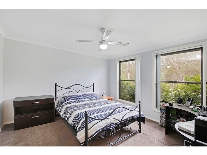 40 Hampshire Boulevard, Spring Farm NSW 2570
