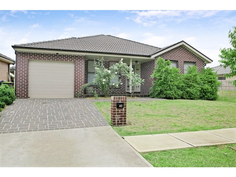 40 Hampshire Boulevard, Spring Farm NSW 2570