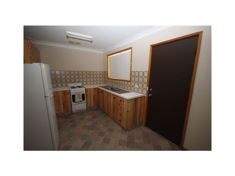 195 Thirlmere Way, Thirlmere NSW 2572