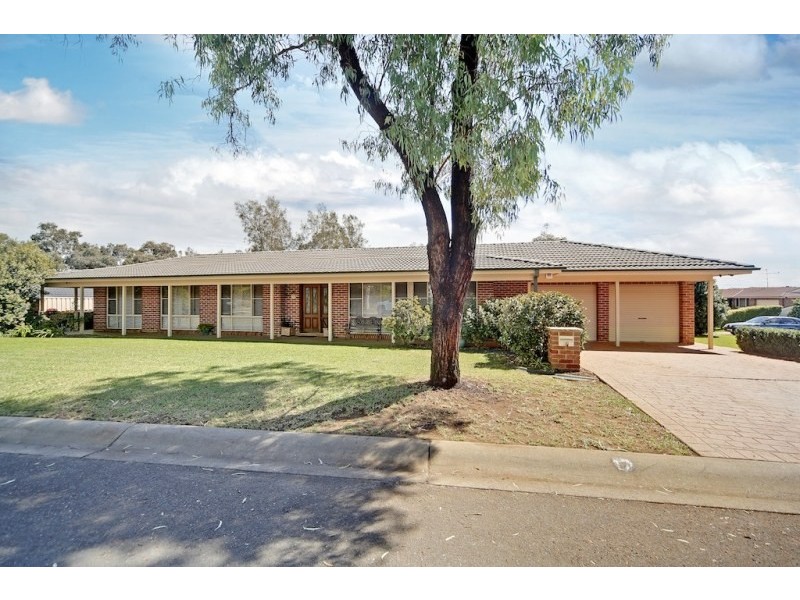 17 Charles Place, Mount Annan NSW 2567