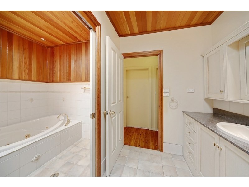 9 Hopson Avenue, Camden South NSW 2570