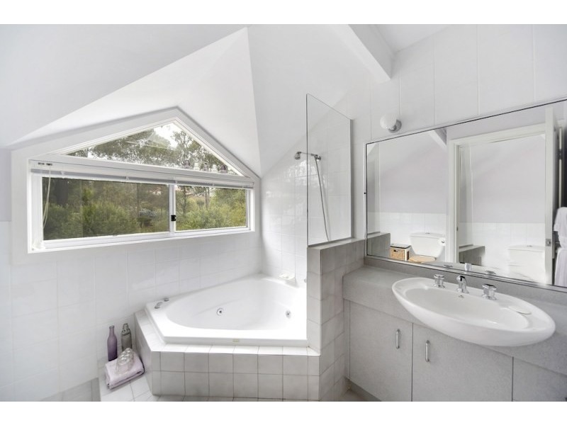 11 Sickles Drive, Grasmere NSW 2570