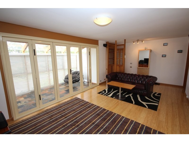 9  English Avenue, Camden South NSW 2570