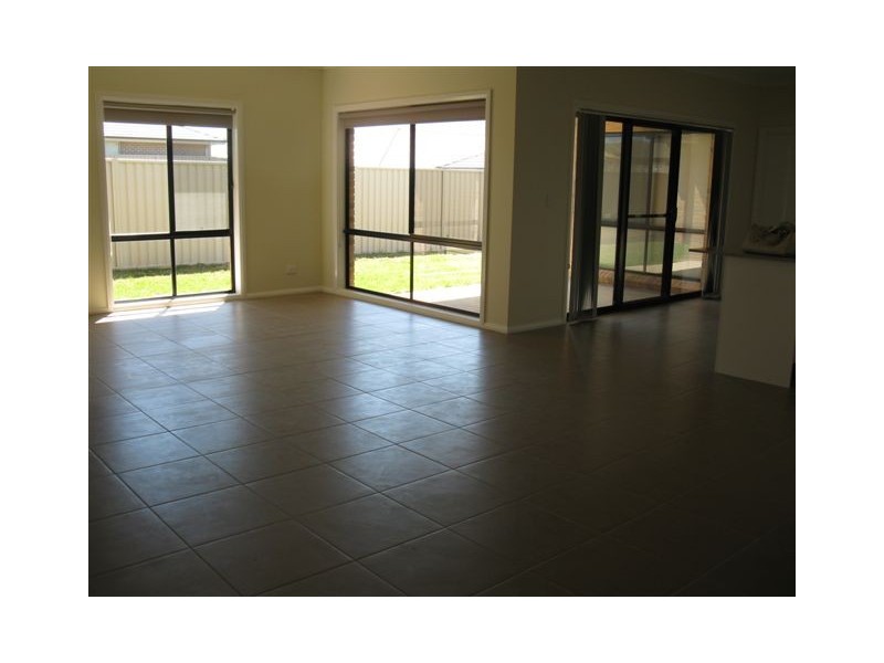 8 Carter Street, Oran Park NSW 2570