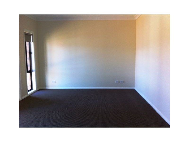 8 Carter Street, Oran Park NSW 2570