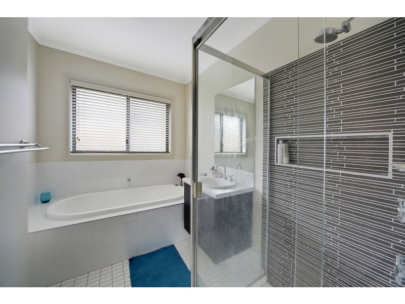16 Liz Kernohan Drive, Elderslie NSW 2570