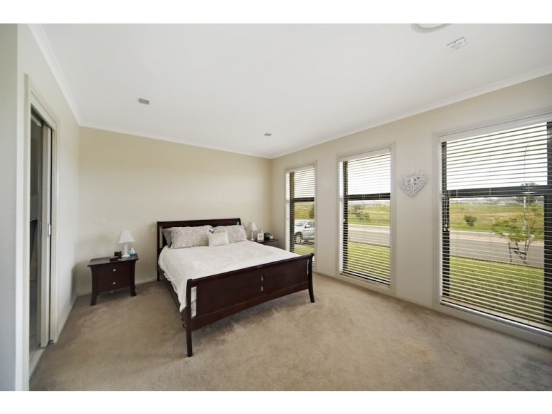 16 Liz Kernohan Drive, Elderslie NSW 2570