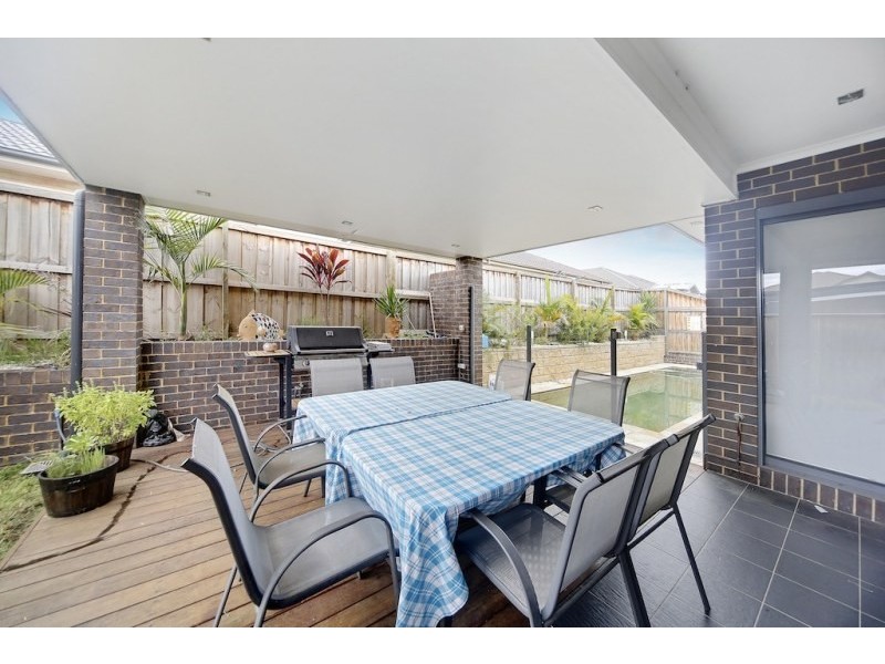 16 Liz Kernohan Drive, Elderslie NSW 2570