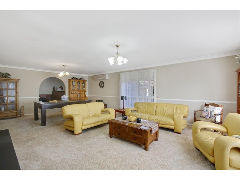 8 Suffolk Place, Elderslie NSW 2570