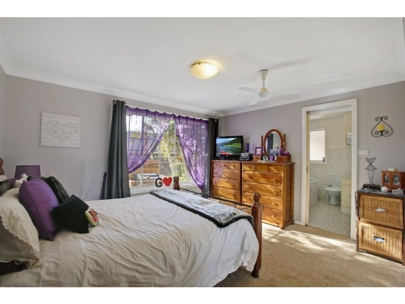 8 Suffolk Place, Elderslie NSW 2570