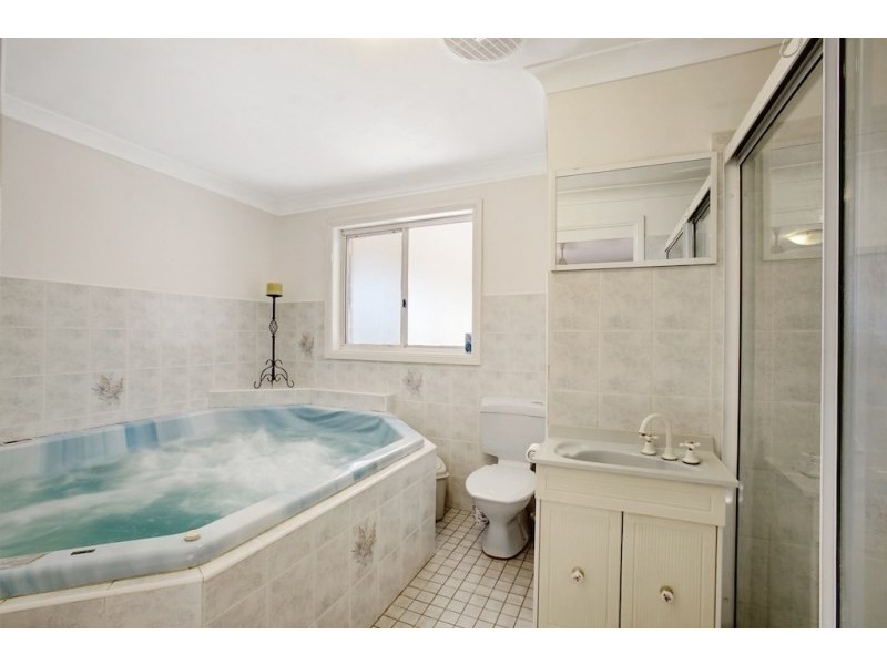 8 Suffolk Place, Elderslie NSW 2570