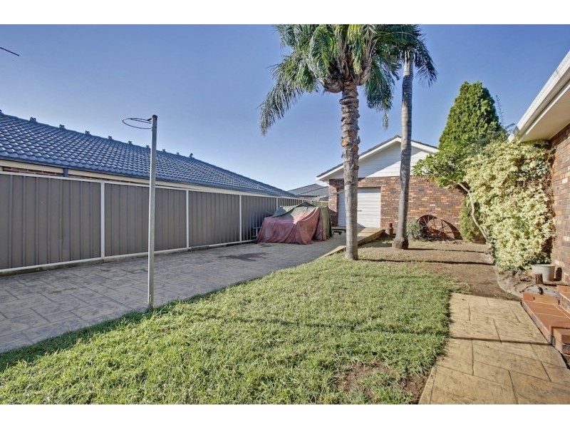 8 Suffolk Place, Elderslie NSW 2570