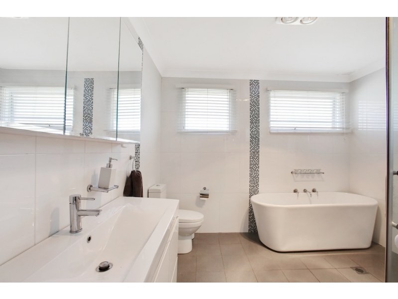 13 Banks Place, Camden South NSW 2570