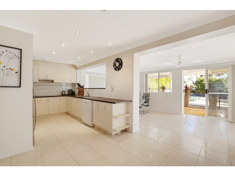 13 Banks Place, Camden South NSW 2570