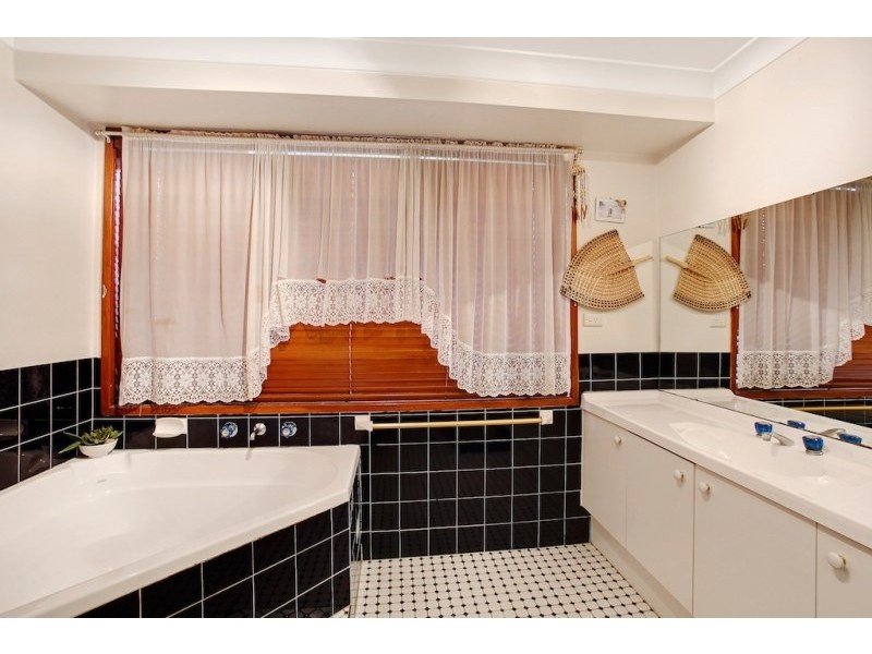 34 Edward Street, The Oaks NSW 2570