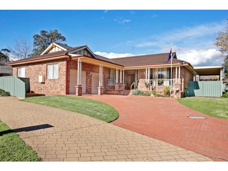 17 West Place, Camden South NSW 2570